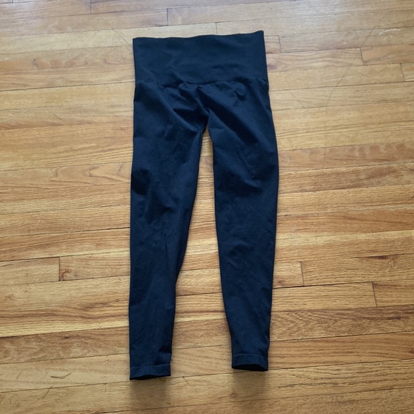 Assets by Spanx Black Leggings - Picture 4 of 4